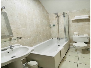 Room 5 Family Room - Sleeps 4